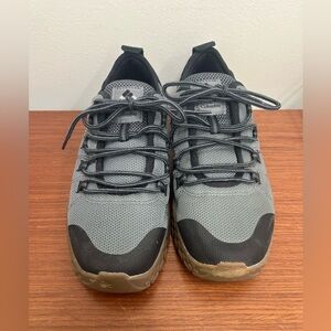 Columbia Men's Gray and Black Sneakers